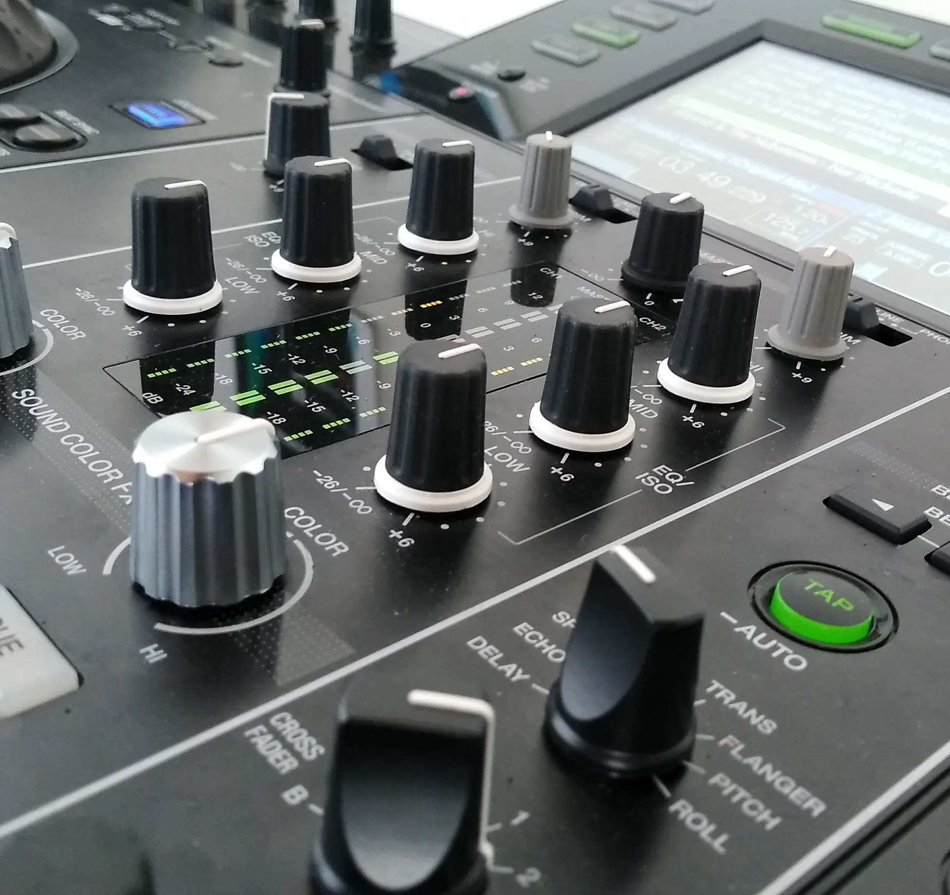 Escuela DJ en Bogotá en 32Beats - Aprende mezcla profesional