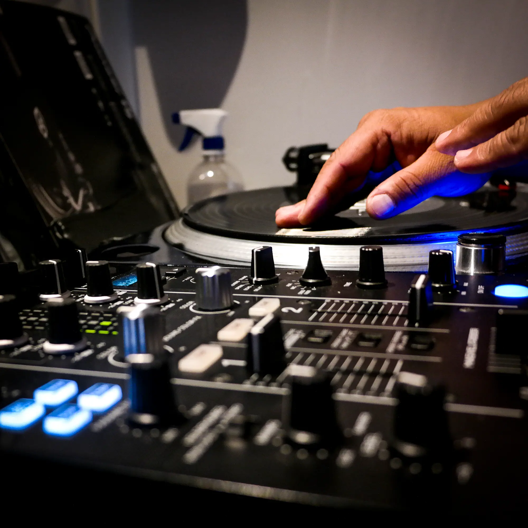 Academia DJ en Bogotá en 32Beats - Aprende mezcla profesional