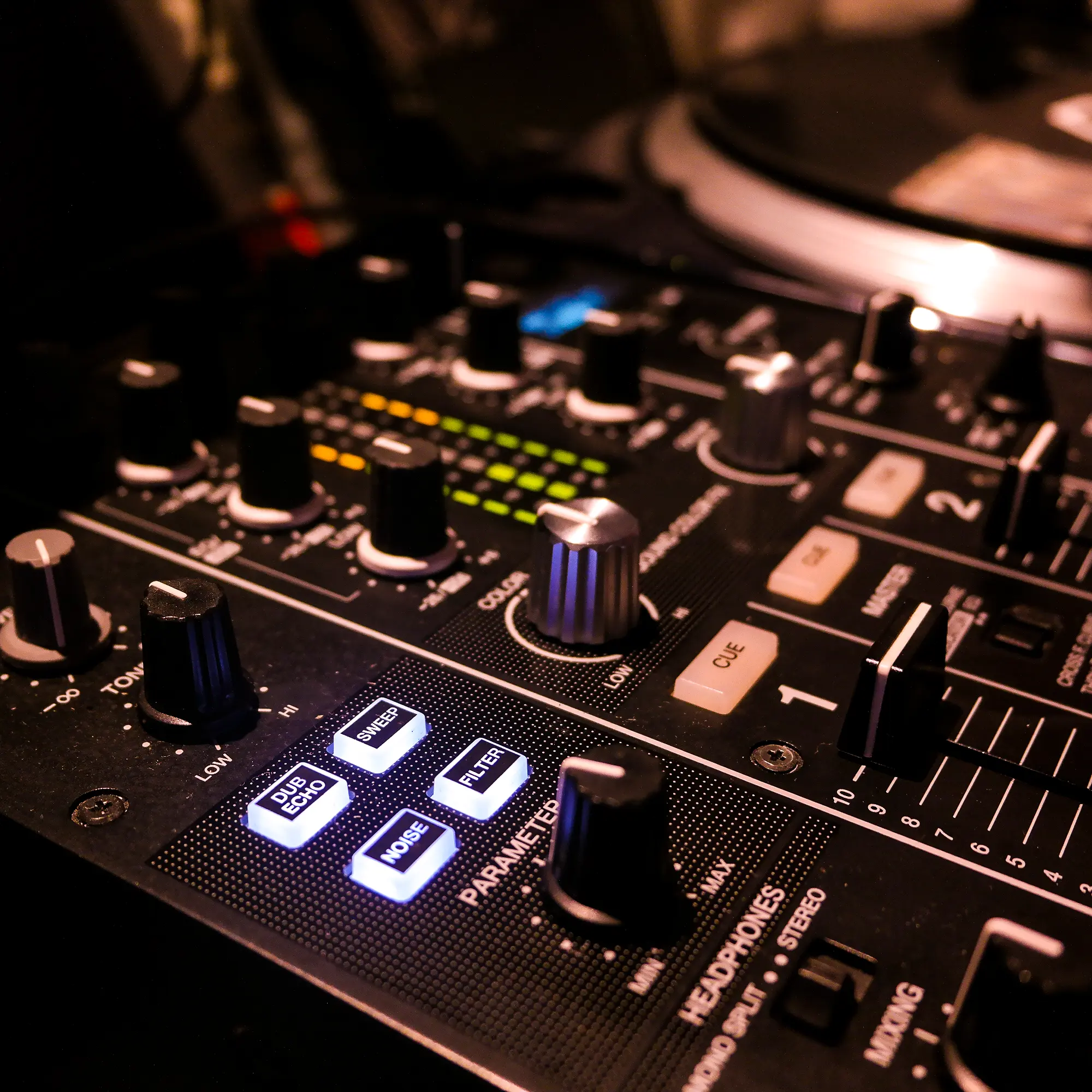 Cursos personalizados para DJs en Bogotá en 32Beats - Formación práctica